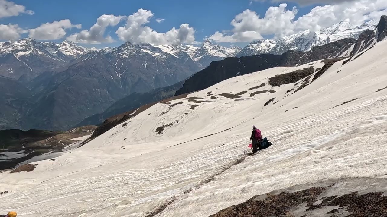 Snow sliding in Sar Pass trek, Third-person view