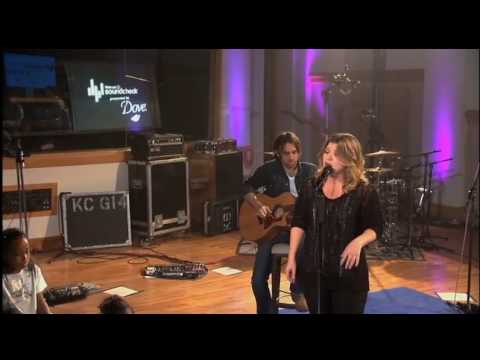 Kelly Clarkson Because of you Walmart Soundcheck