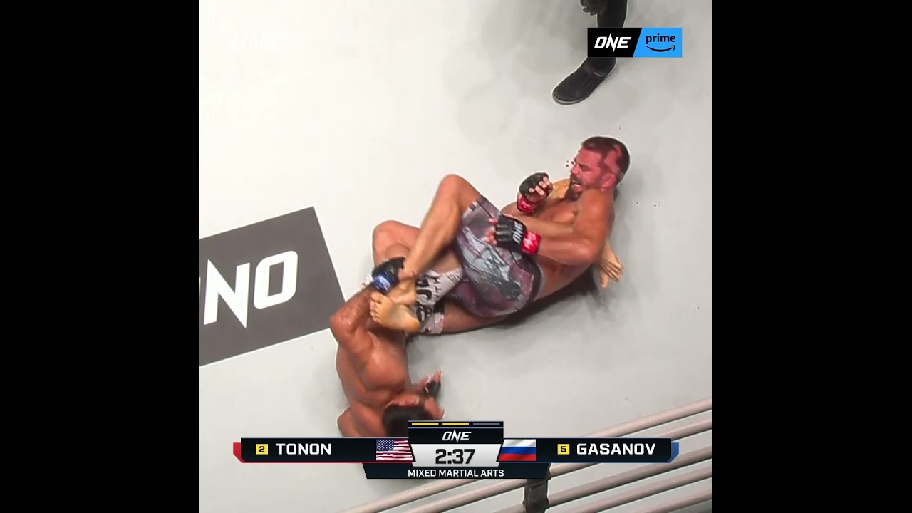 Garry Tonon 🇺🇸 hands Shamil Gasanov his first pro MMA loss with a nasty kneebar! 😬