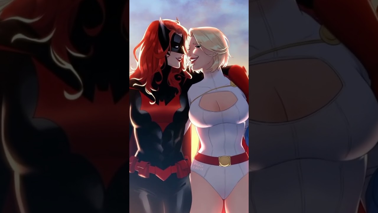Batwoman,Powergirl really like one another.