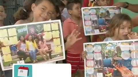 Entrega de calendarios 2018 en Bo San Cristóbal con ArchiTV.