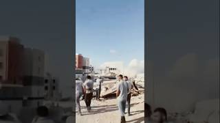 İskenderun’da kule vinç devrildi