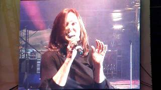 Belinda Carlisle Leave a Light on live