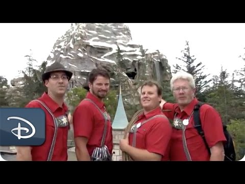 Video: Di mana matterhorn di disneyland?