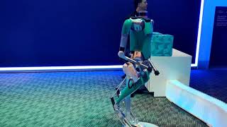 Ford looks to the future of parcel delivery with robots shown at CES 2020 with Agility Robotics.