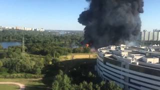 Пожар в Марьино горит нефть прямо в реке! Прорвало трубопровод (12.08.15)