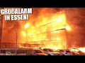 [WOHNKOMPLEX IN VOLLBRAND!] - Flammeninferno &amp; massive Rauchentwicklung ~ Vollalarm Feuerwehr Essen