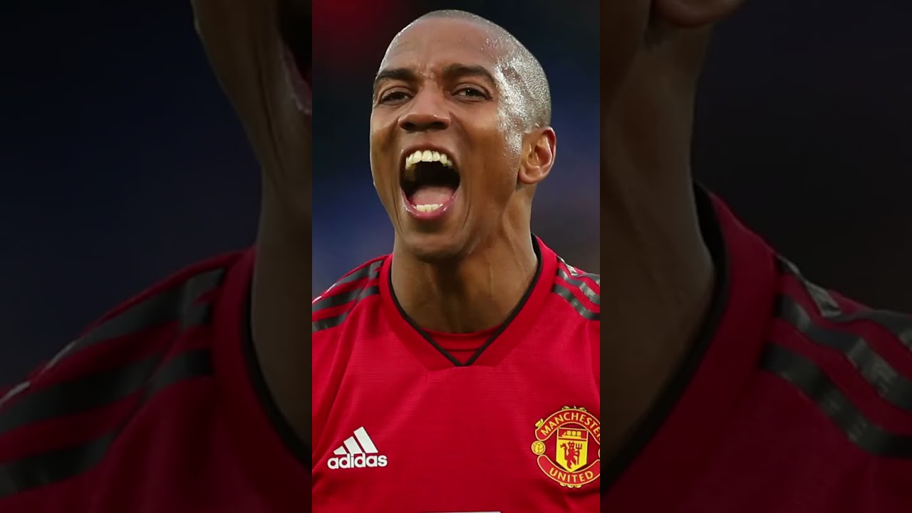Everton have signed ex-Man United fullback Ashley Young