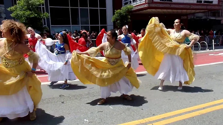Carnaval de San Francisco 2017 Ana Avalos bailando