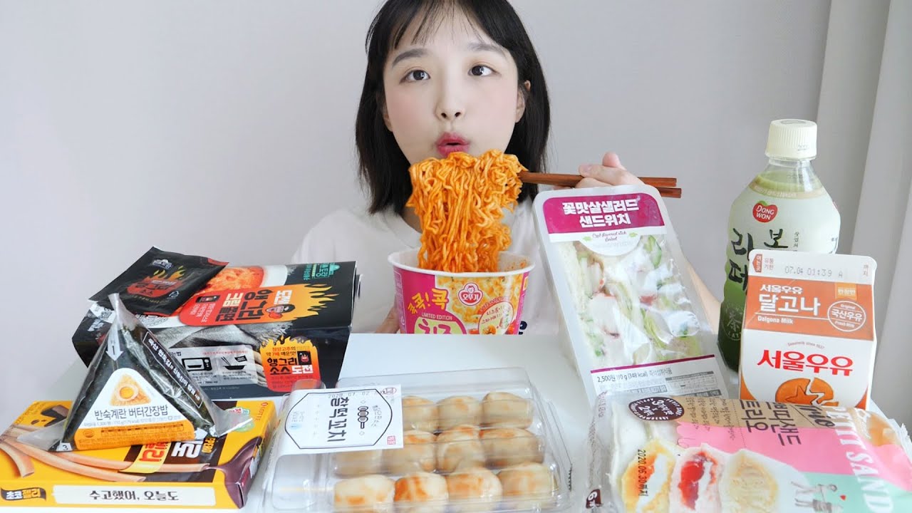 편의점 먹방 _ 예헤 두둠칫 두둠칫 씐난당💃치즈게티 앵그리크림쫄면 삼각김밥 달고나우유 빼빼로젤리 샌드위치까지 :D