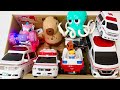 踊るオモシロおもちゃと救急車のおもちゃを紹介していくよ。おもちゃを踊らせたり、坂道を走らせて遊んでおかたづけもしよう!