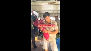 Μοιράζω λουλούδια για την ημέρα της ΜΗΤΕΡΑΣ 🌹