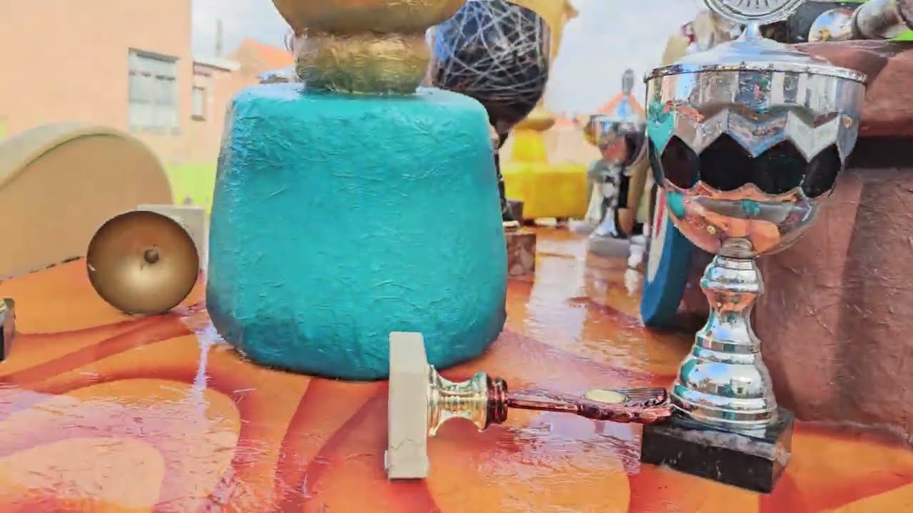 Kijken bij de opstelling van de carnaval optocht van Nieuw-Namen 2026