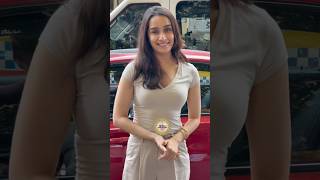 Shraddha Kapoor’s Cute Reaction to Paparazzi! 😍✨ #shorts #bollywood #spotted #viral #trending