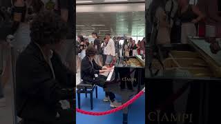 Playing hit the road jack at the rome airport on piano!