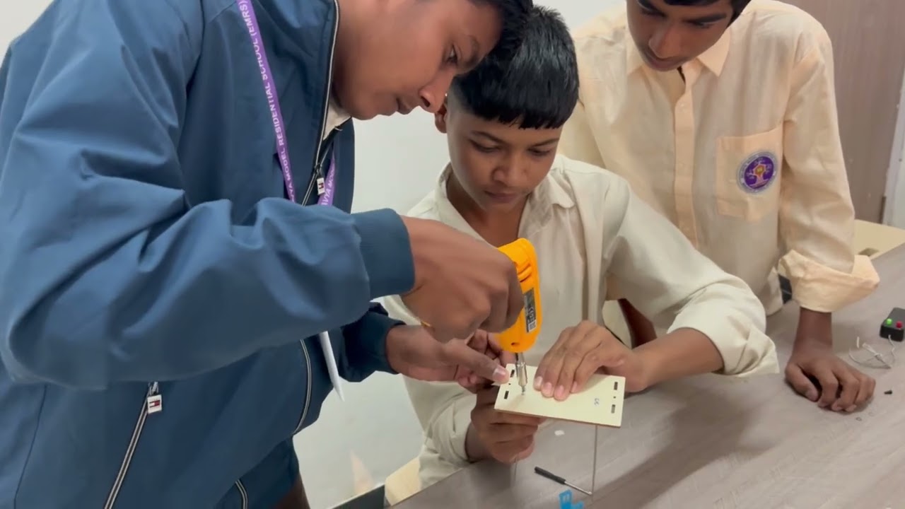 ATL Workshop | Auto Opening & Closing Door| Innovation & Creativity in Action | EMRS Ajmer Saundane 