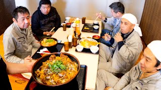 驚愕のデカ盛りかつ丼！普通じゃ食べきれない量を軽くペロリの働く男達のとんかつ食堂めし丨Katsudon - Japanese Street Food