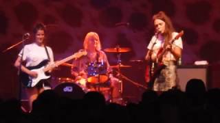 Hinds live &quot;Easy&quot; @ Coachella Sonora Tent April 23, 2017