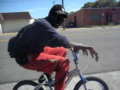 Abdou Daddy swap bikes 08 25 10