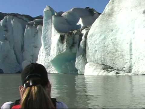 Vidéo: Reportage Photo Sur Le Glacier De Mendenhall: Un Voyage En Kayak