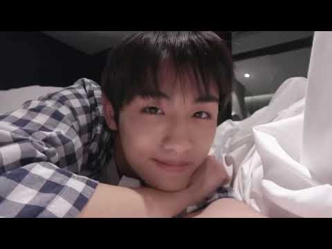 [NCT] 윈윈 침대 셀카
