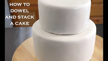 How To Dowel and Stack Cakes : Simple Tips For A Cake Decorating Beginner