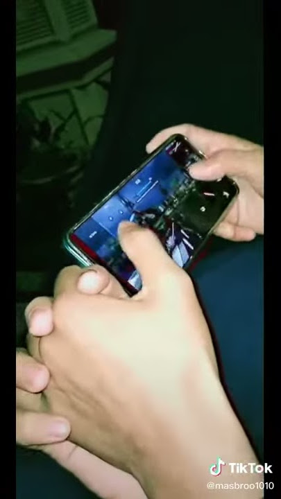 Romantis Pegangan Tangan Saat Main Gamers