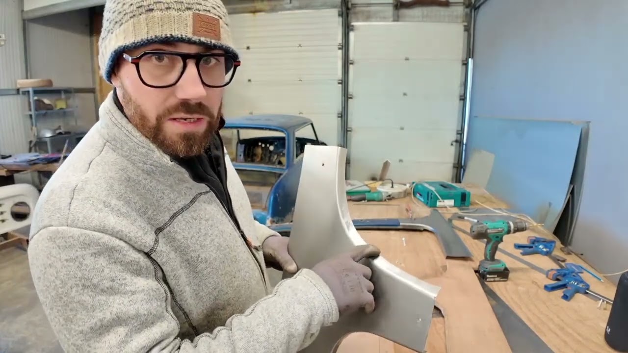 Technique de tôlerie : former une pièce en reproduction avec plaque et contre-plaque