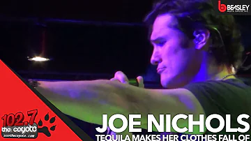 Joe Nichols performs Tequila Makes Her Clothes Fall Off