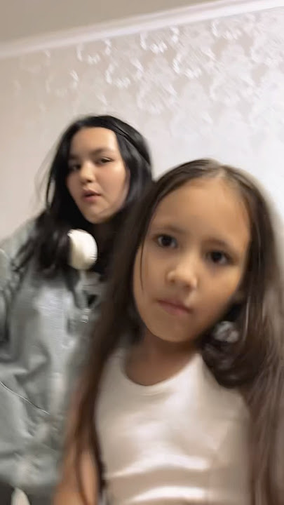 Қыздар дискотекада мас болып, шешінген