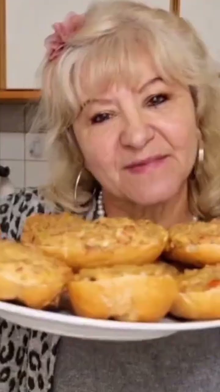 Pizzabrötchen einfach und lecker - YouTube