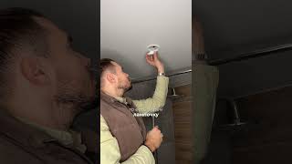 Как поменять лампочку в потолке