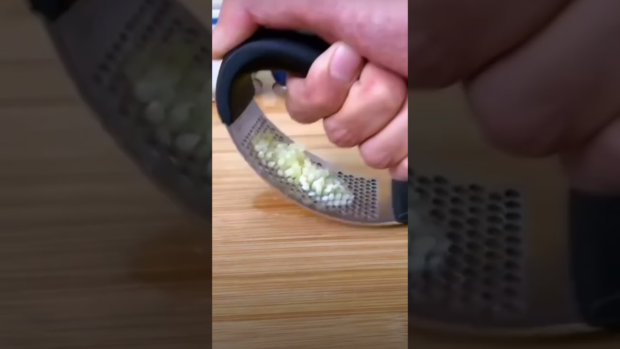 Garlic Press #riunboxing #garlicpress #smartkitchengadget #modernkitchen #kitchentools #garlicpeeler