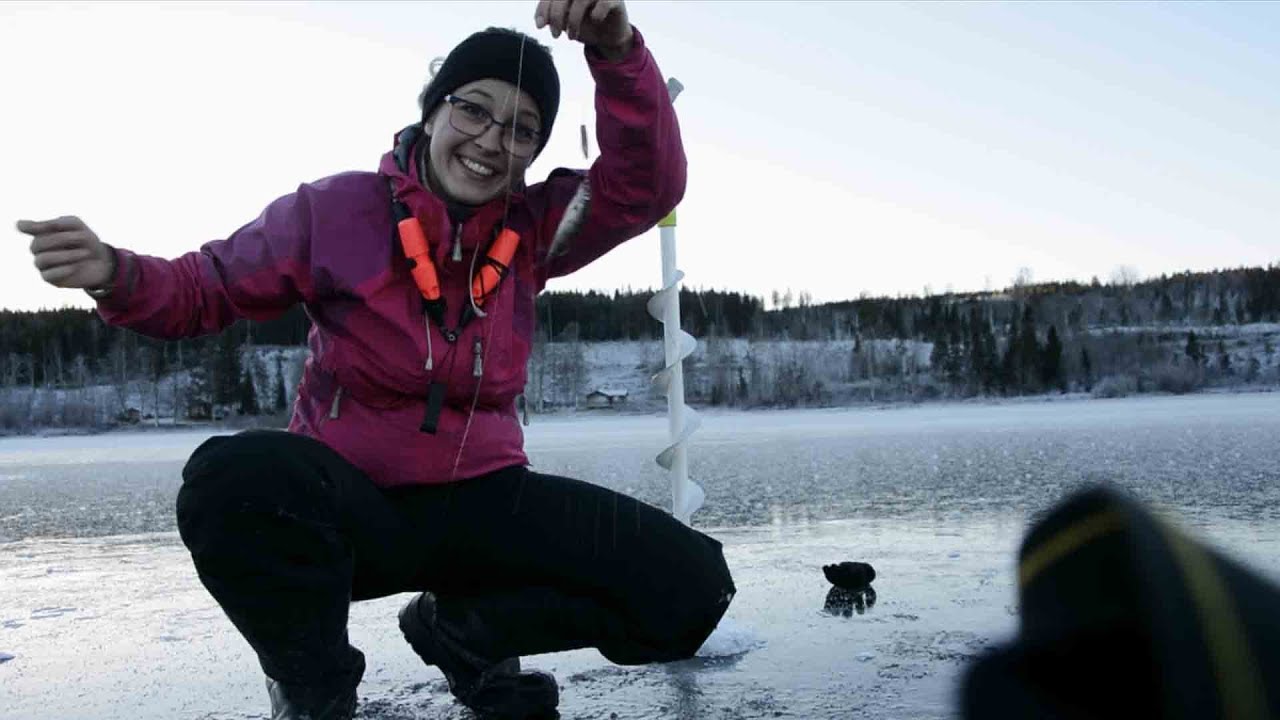 Dammar av pimpelprylarna på första isen - Matilda Leijon