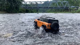 CROSSING THE RIVER - HB r1001 Bronco Beluga