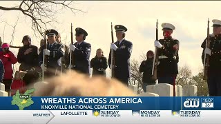 Hundreds of people place wreaths veteran's headstones