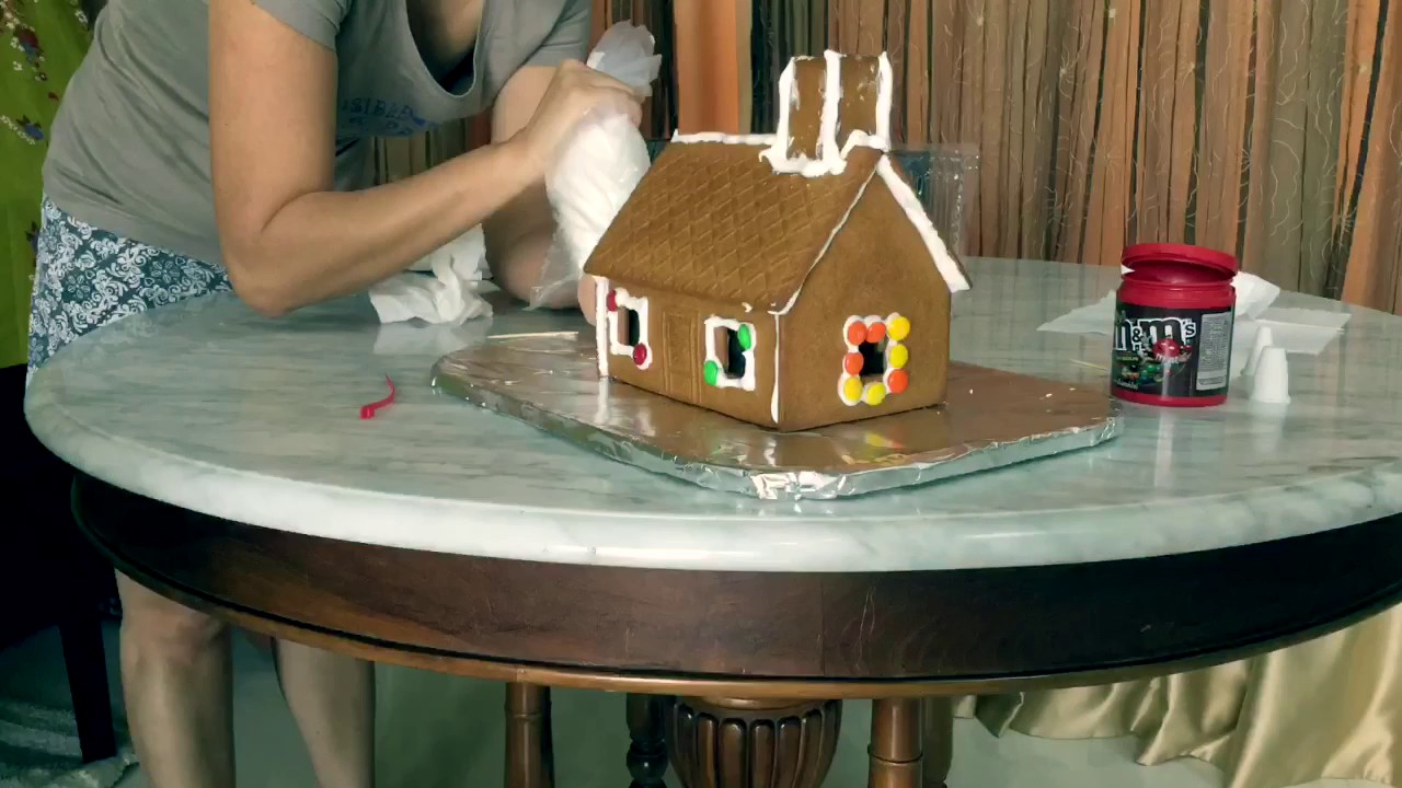 Gingerbread House in Singapore?!! YouTube