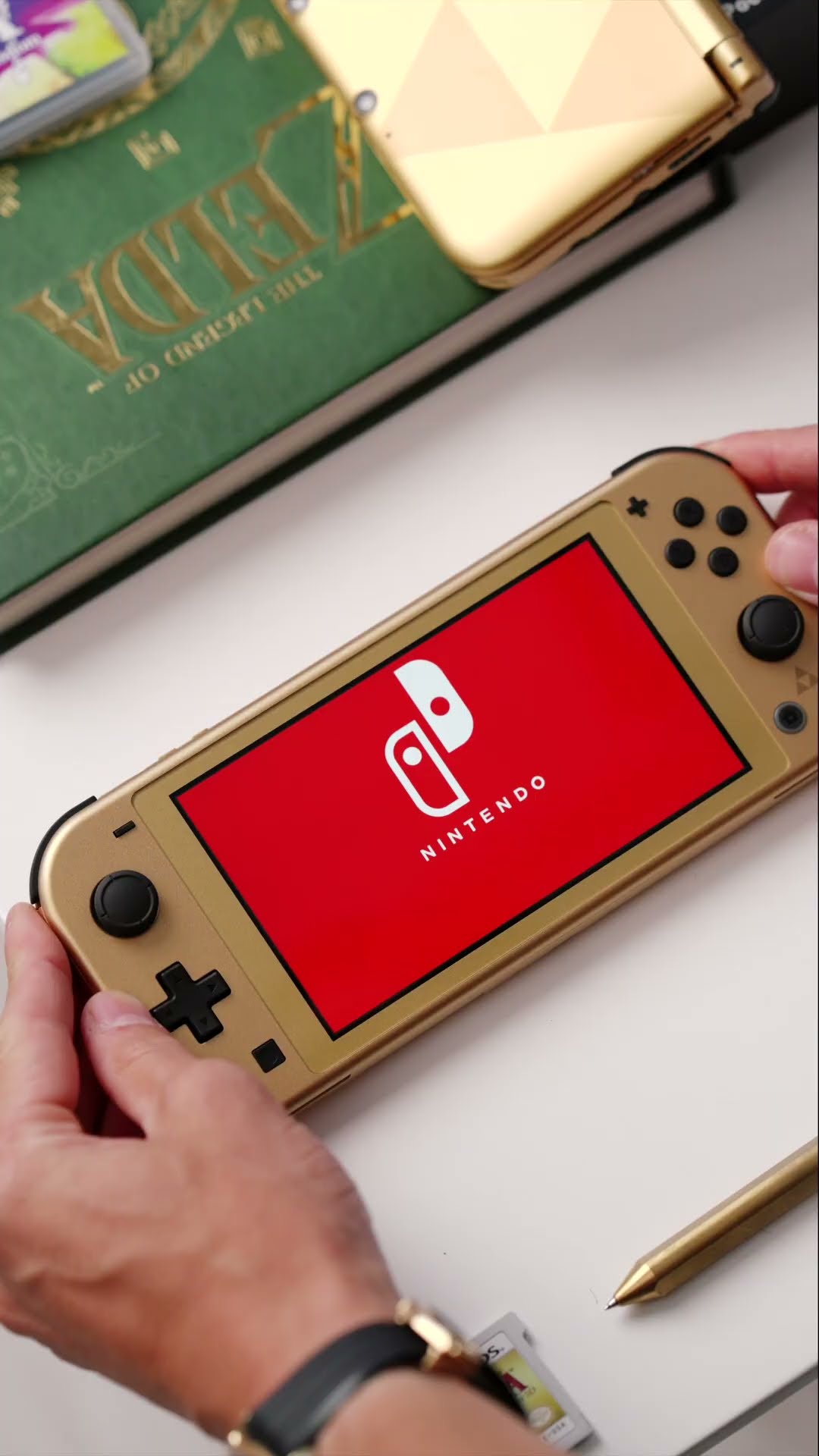 【ほぼ未使用、希少】Switch Lite HYRULE EDITION Nintendo Switch Lite: Hyrule Edition with Bonus Nintendo