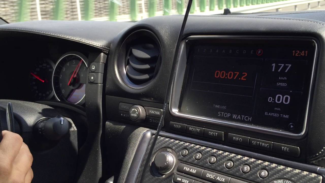 Nissan GT-R 0-300 km/h acceleration
