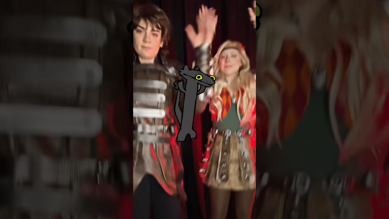 Toothless dance // how to train your dragon COSPLAY#httyd #hiccup #astrid #httydcosplay