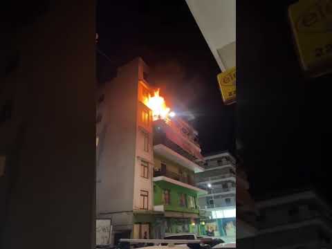 Μεγάλη φωτιά σε διαμέρισμα στο κέντρο της Χαλκίδας