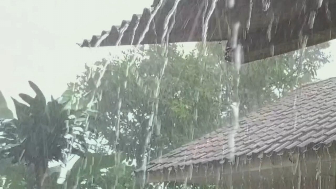 Сверхсильные звуки дождя 🌧️ Быстро засыпайте | Невероятно громкий шум дождя