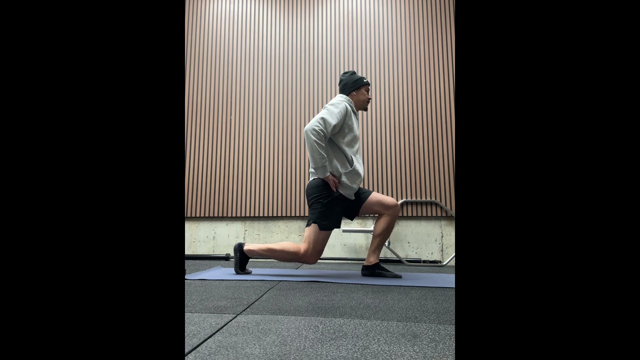 Split Squat Iso (hands on hips)