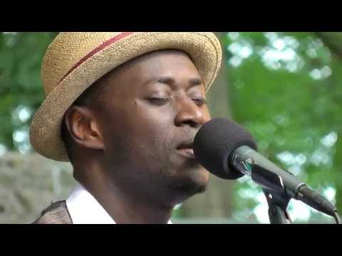 Aziz Sahmaoui & University of Gnawa - Kahina - LIVE at Afrikafestival Hertme 2014