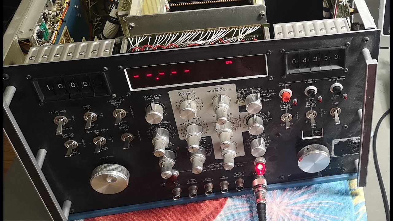 Kustom Instruments DME Avionics Transponder test set Squawk Naut teardown PART 1