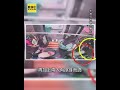 公車「雨傘怪客」踩腳猛撞.傘戳肩 女高中生濺血提告 #shorts
