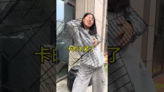 这小奶狗需要笼子吗?哈哈哈哈哈哈#搞笑 #搞笑视频 #情侣日常 #万万没想到 #迷惑行为大赏
