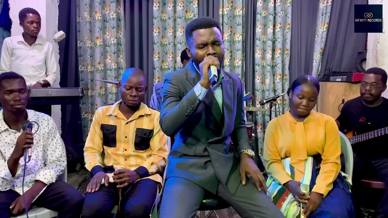 CHRIST VAINQUEUR by BENOÎT YOBA