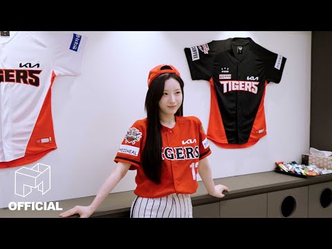 HaSeul's first pitch ceremony for KIA Tigers as representative of ARTMS⚾️