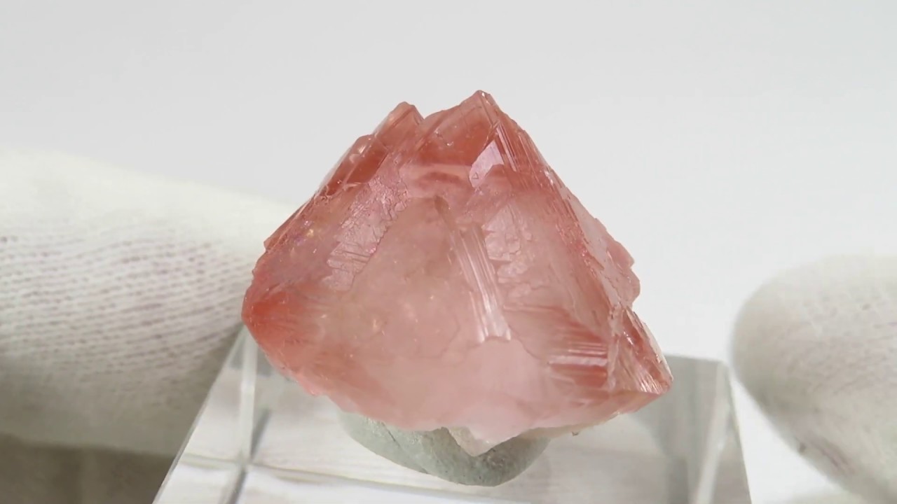 パキスタン Chumar Bakhoor産 ピンクフローライトの結晶（原石） 7.7g